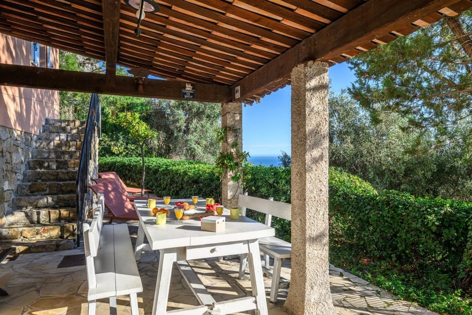 LA VILLA avec vue panoramique sur la Mer - Parking privé - Jacuzzi Villa in Menton