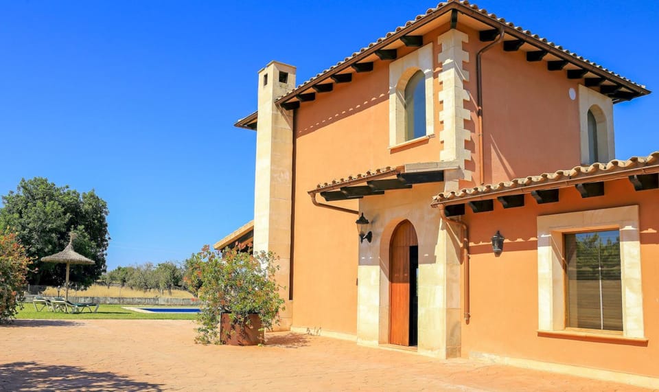Property building, Day