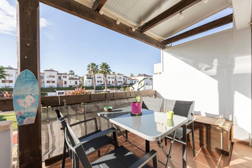 Property building, Balcony/Terrace, Living room