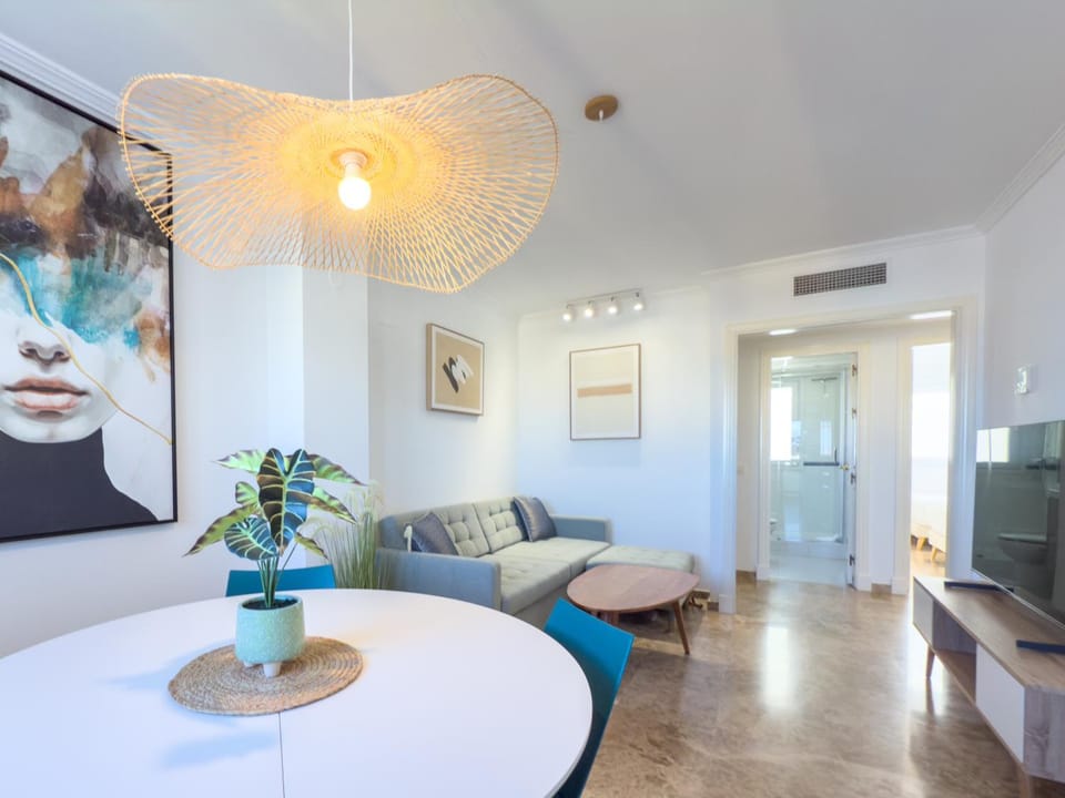 TV and multimedia, Living room, Seating area, Dining area, air conditioner