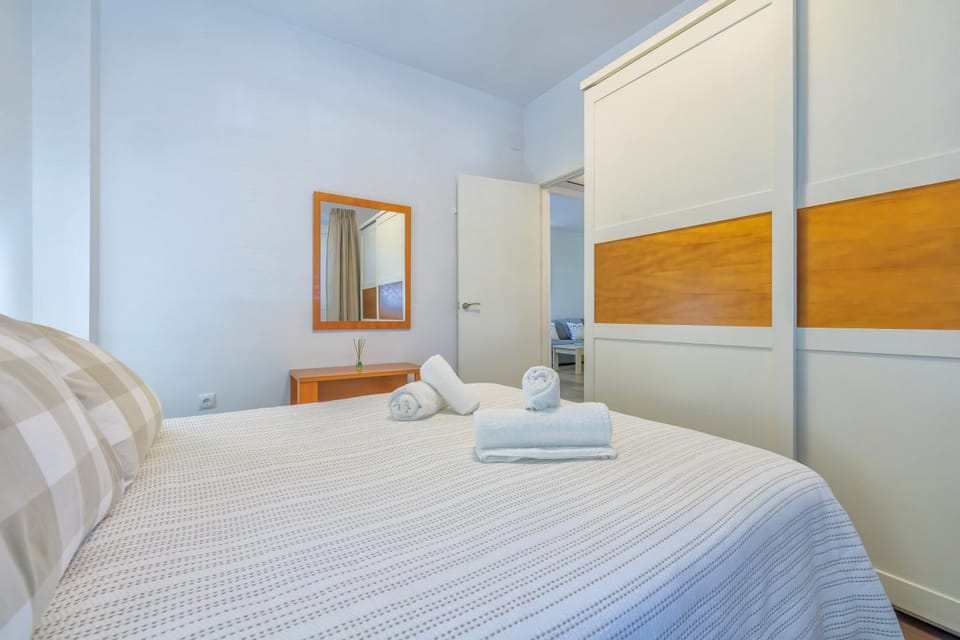 Bed, Bedroom, heating, towels, wardrobe, air conditioner