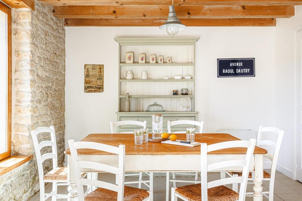 Property building, Kitchen or kitchenette, Living room