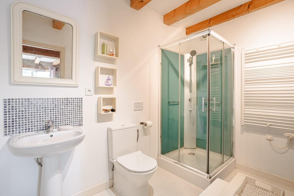 Bathroom, Living room