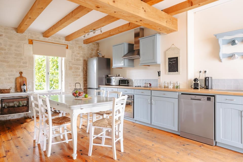 Property building, Kitchen or kitchenette, Living room