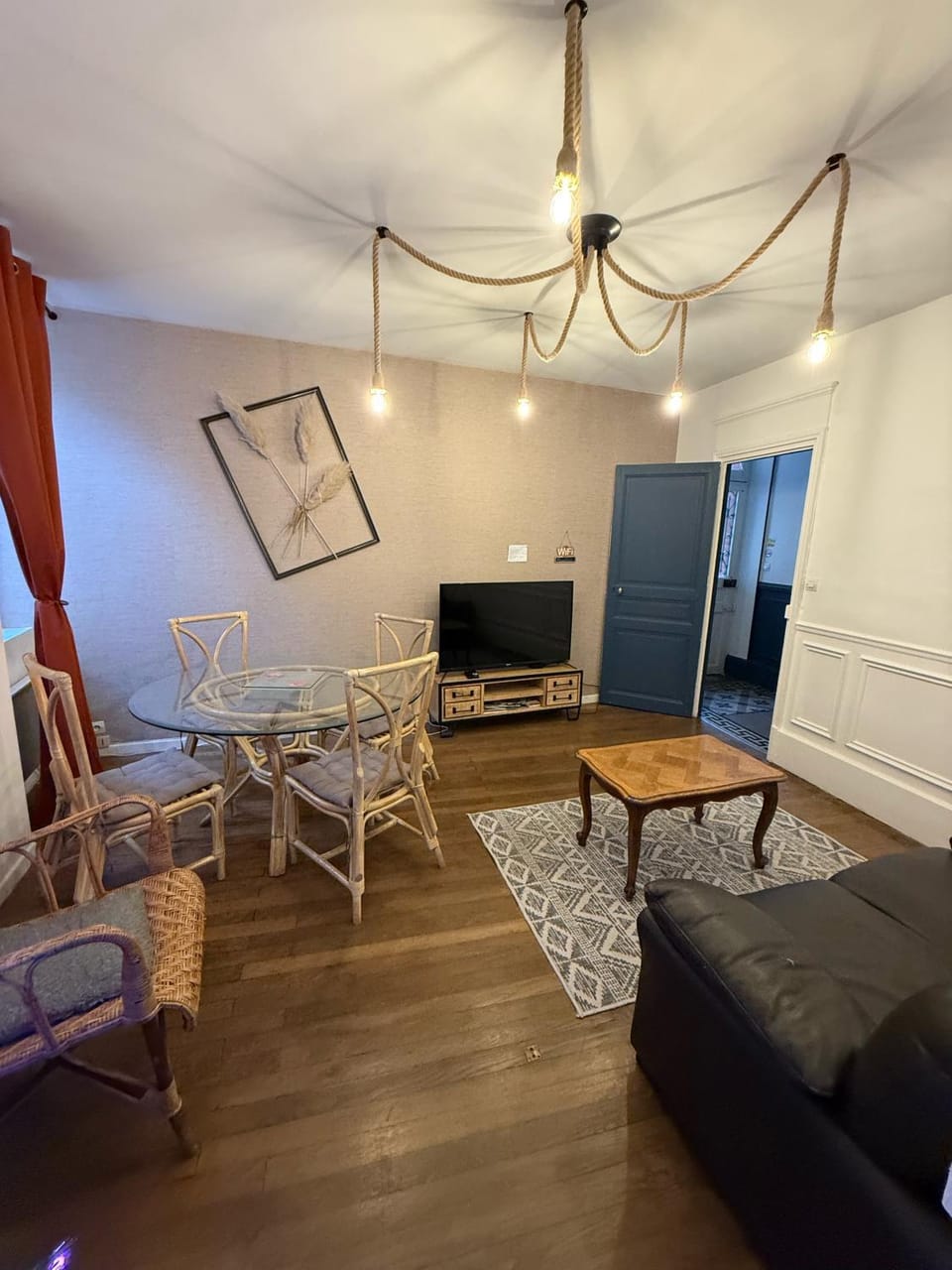 Living room, Dining area