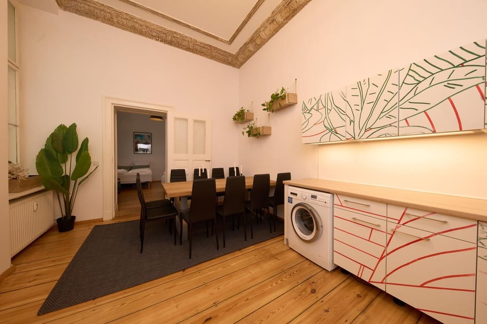 Kitchen or kitchenette, Dining area, Food, washing machine