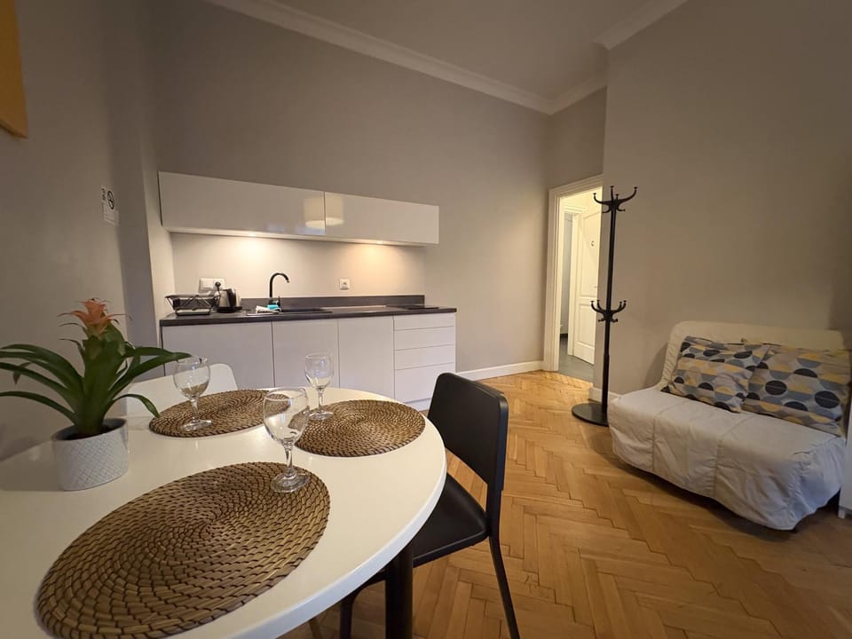 Bed, Kitchen or kitchenette, Living room, Photo of the whole room, Seating area, Dining area, Bedroom
