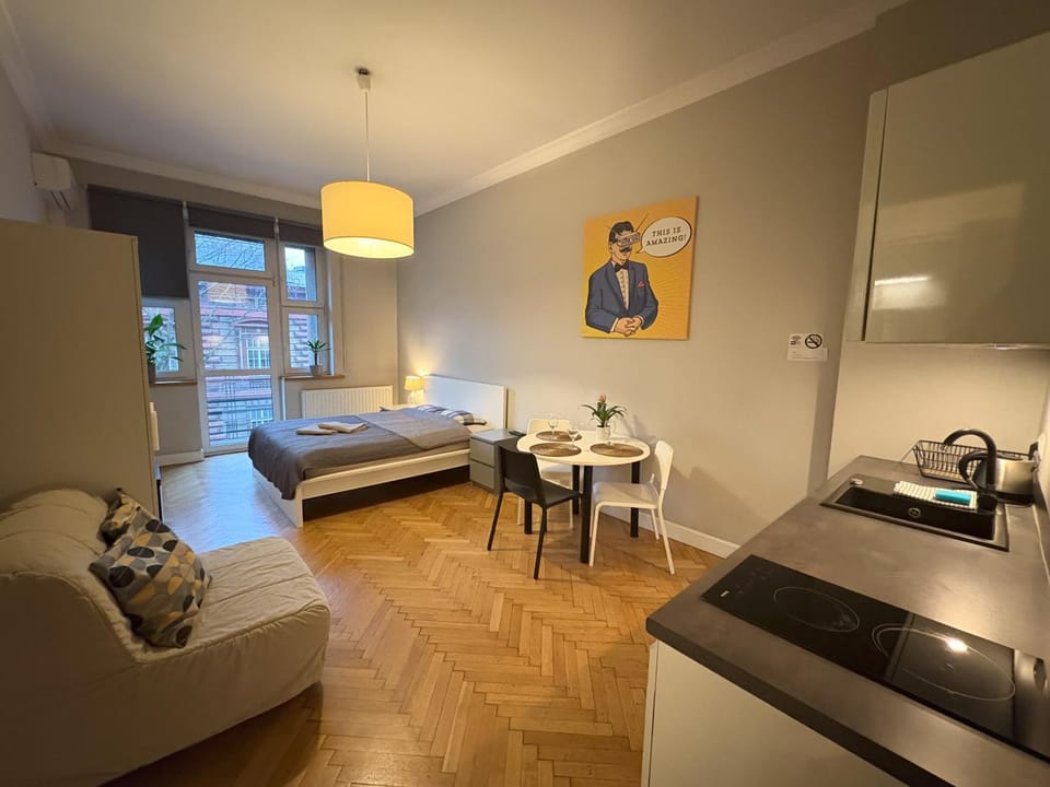Bed, Kitchen or kitchenette, Living room, Photo of the whole room, Seating area, Dining area, Bedroom