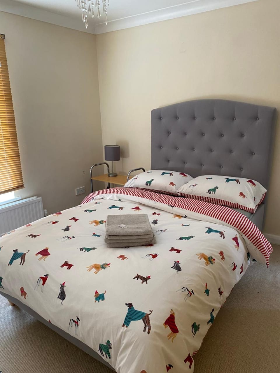MIN 7 NIGHTS Hampton Ct River Thames village 1 bed maisonette MIN 7 NIGHTS Apartment in Molesey