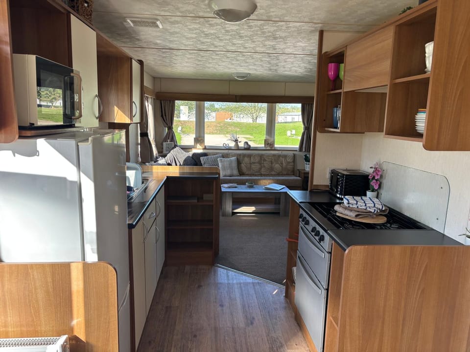 Tattershall Lakes Pet Friendly Hot Tub Breaks Campground/ 
RV Resort in Tattershall