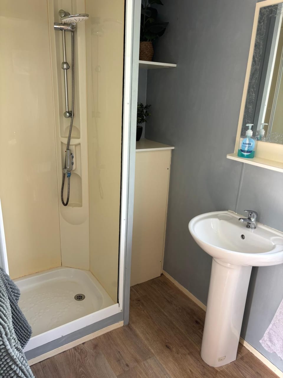 Tattershall Lakes Pet Friendly Hot Tub Breaks Campground/ 
RV Resort in Tattershall