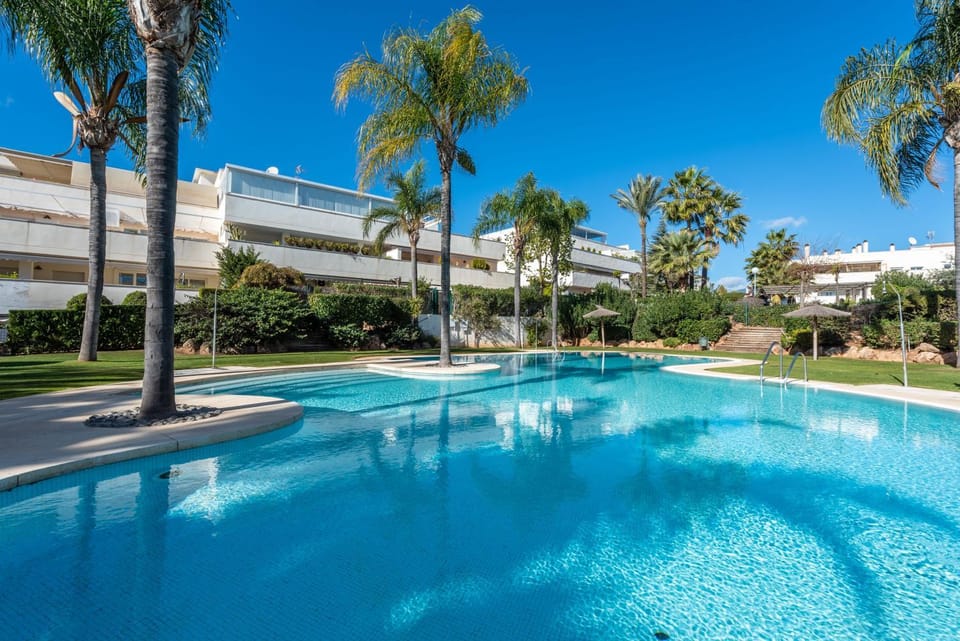 Property building, Day, Solarium, Pool view, Swimming pool, Swimming pool