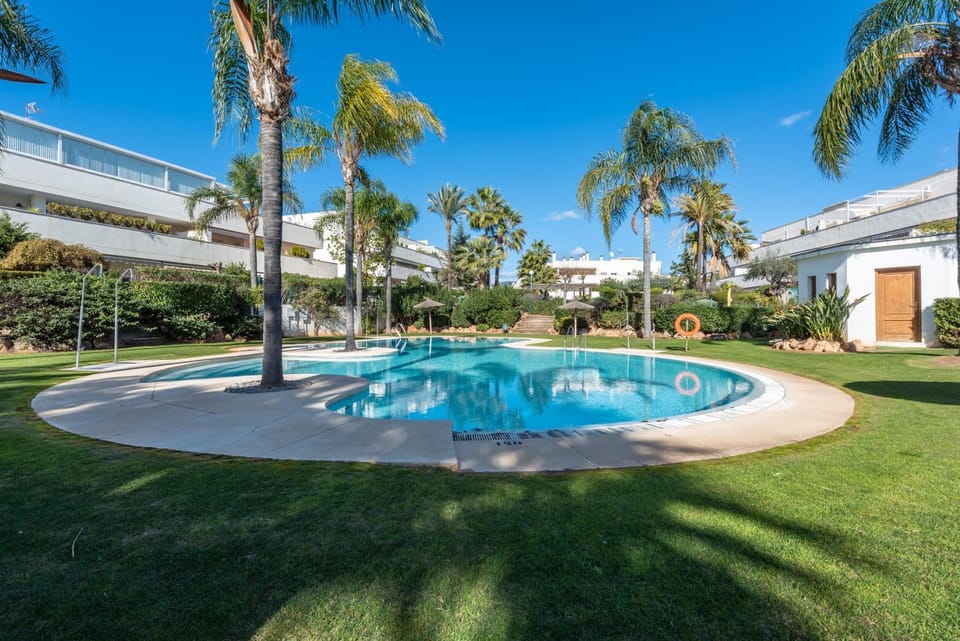 Property building, Day, Solarium, Pool view, Swimming pool, Swimming pool