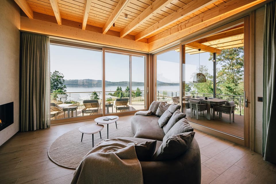 View (from property/room), Living room, Lake view