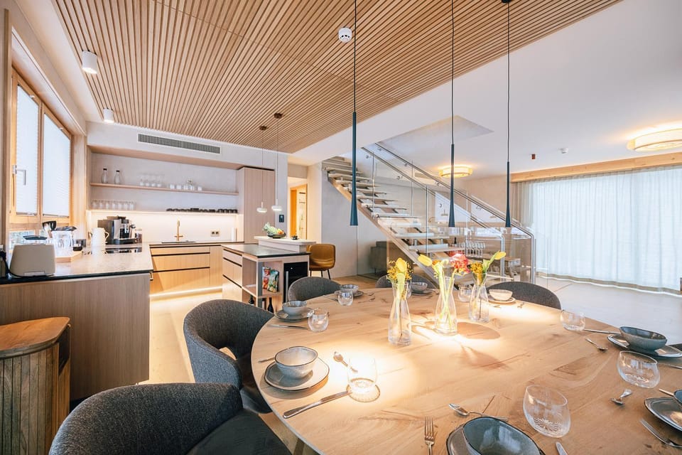 Kitchen or kitchenette, Seating area, Dining area