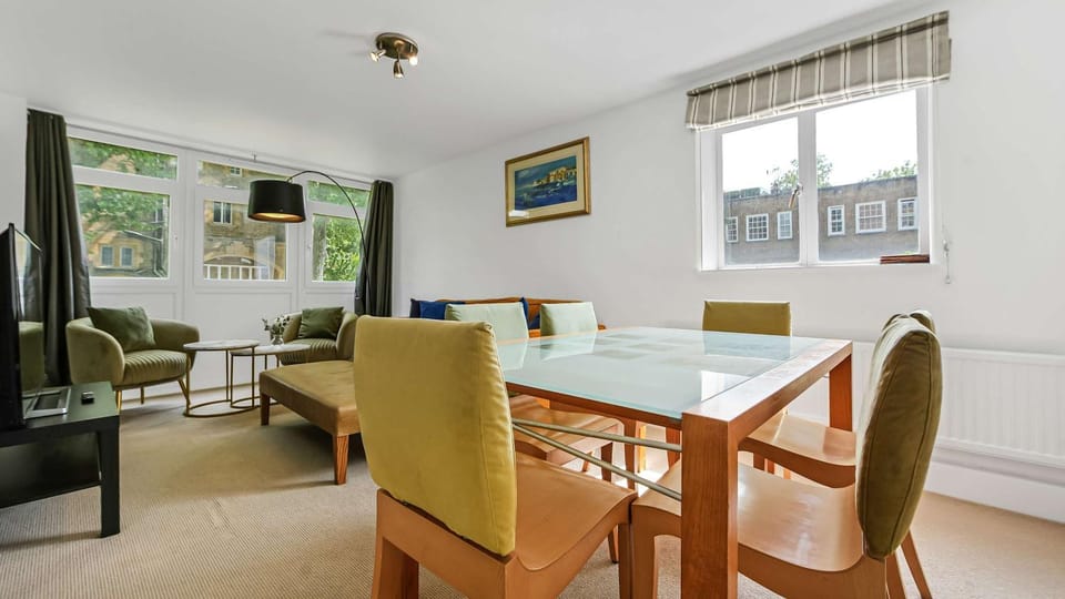 Lovely 3 Bedroom Apartment in Holland Park Apartment in City of Westminster
