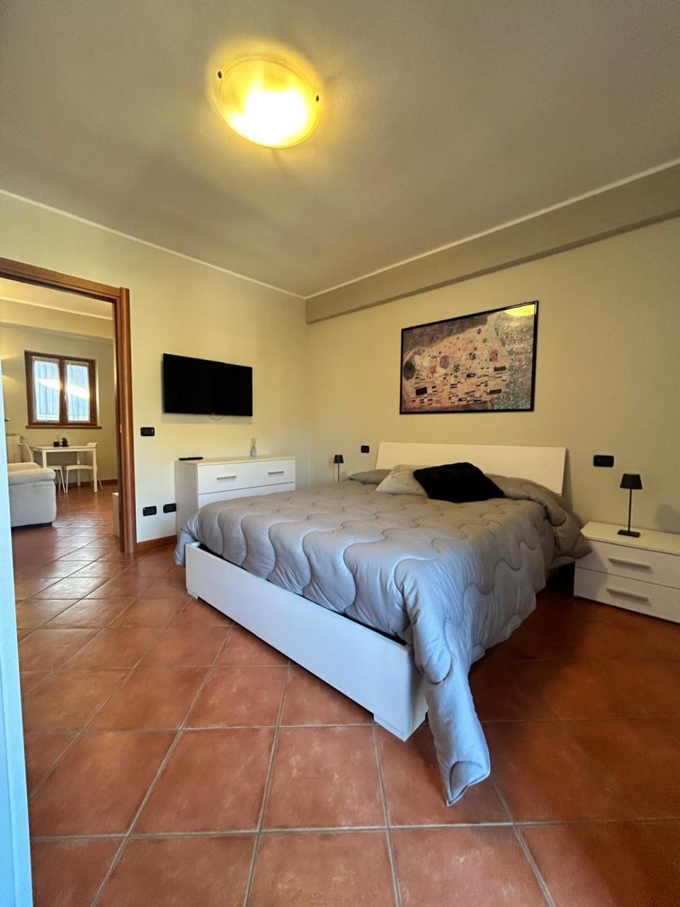 TV and multimedia, Photo of the whole room, Bedroom