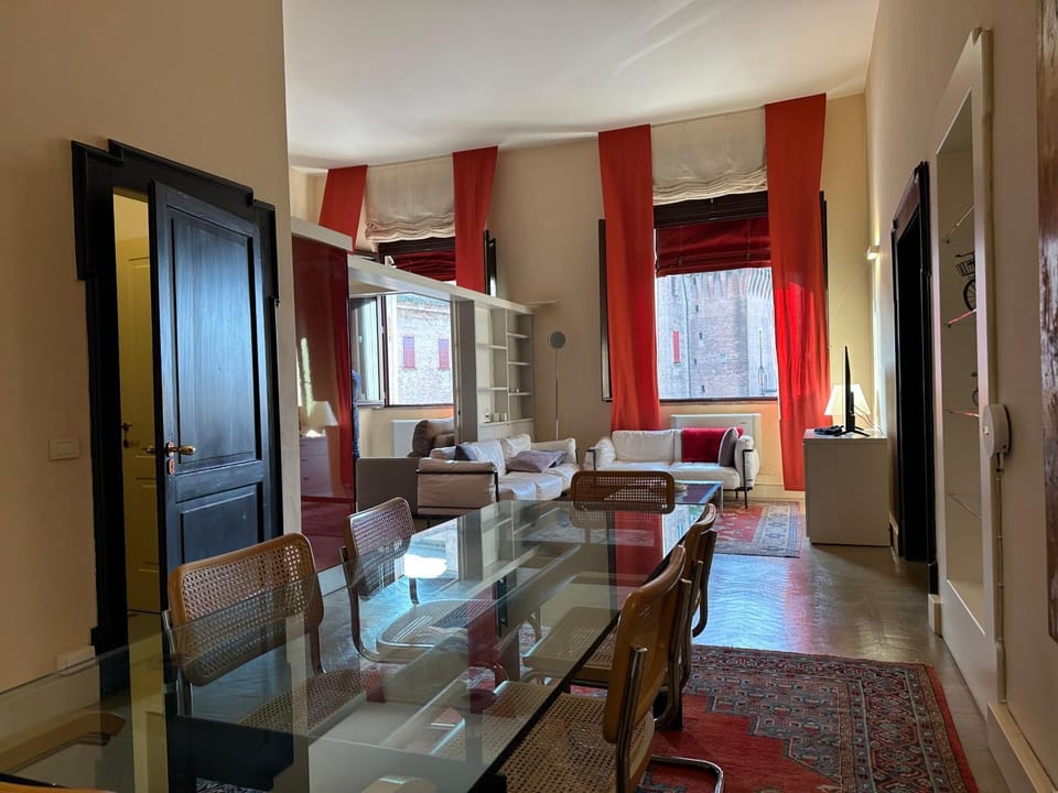 Seating area, Dining area