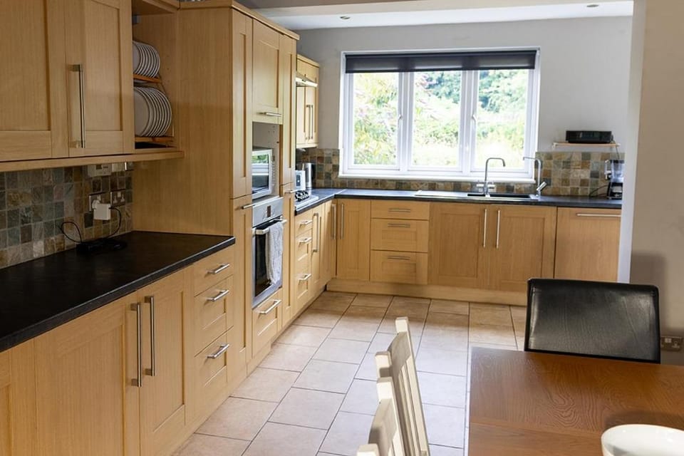 The Lodge - luxurious country stay with Hot tub, Games room and Gym Country House in City of Canterbury