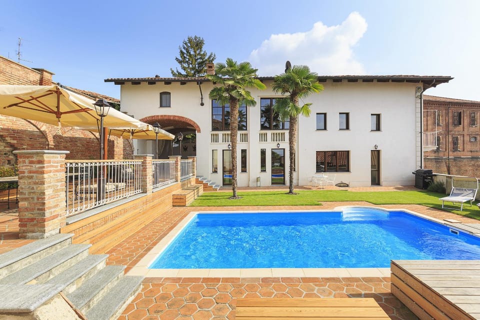 Villa Teresa - Enticing villa with pool and views! Villa in Piedmont
