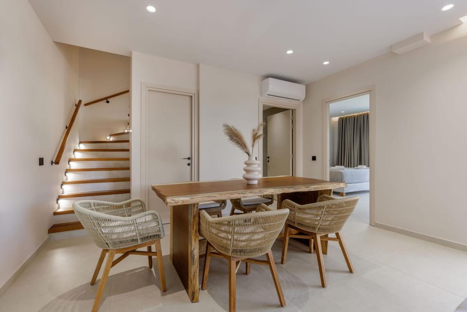 Living room, Seating area, Floor plan, Dining area