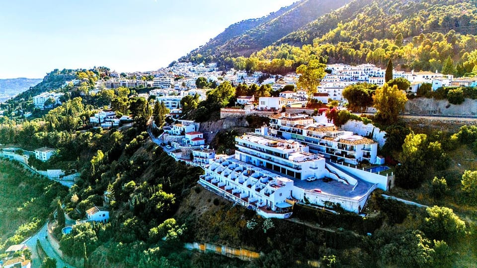 Property building, Bird's eye view, Mountain view
