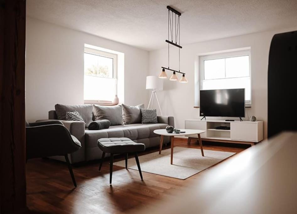 Communal lounge/ TV room, TV and multimedia, Living room, Seating area, Evening entertainment