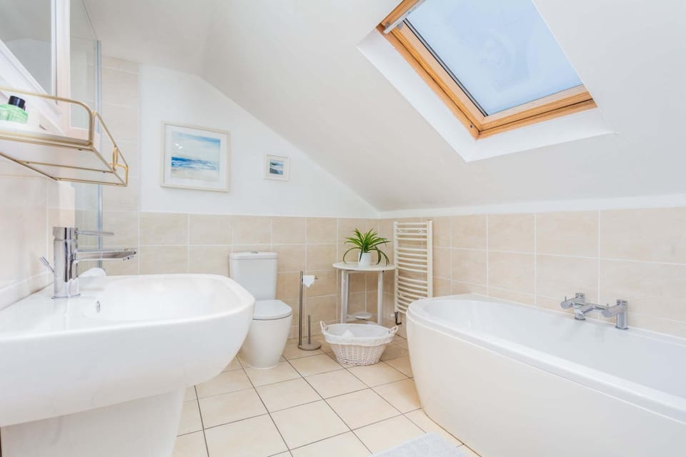 Shower, Toilet, Bathroom, Bath, towels