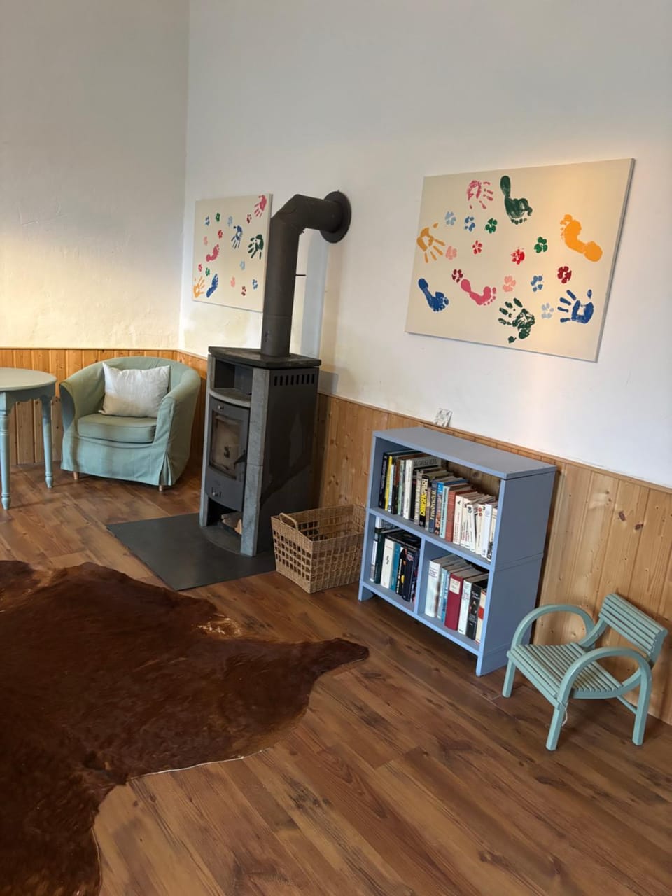 Library, Living room, Seating area