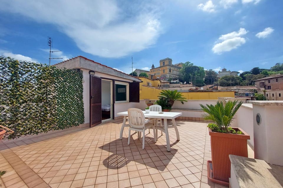 View (from property/room), Balcony/Terrace, Dining area