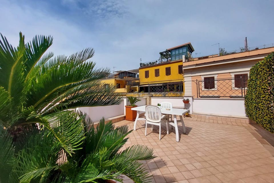 View (from property/room), Balcony/Terrace, Dining area