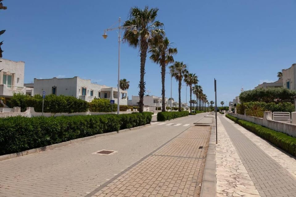 Neighbourhood, Street view, Location