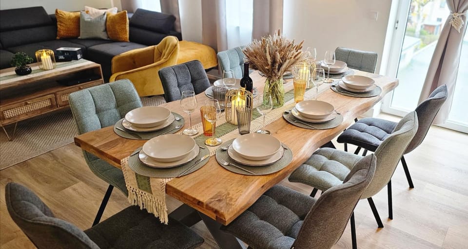 Seating area, Dining area