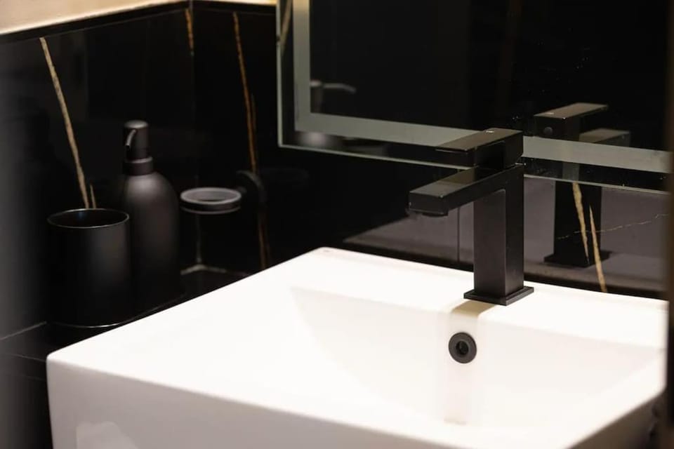 Lux Apartment with huge private Lounge I Burj & Canal View Apartment in Dubai