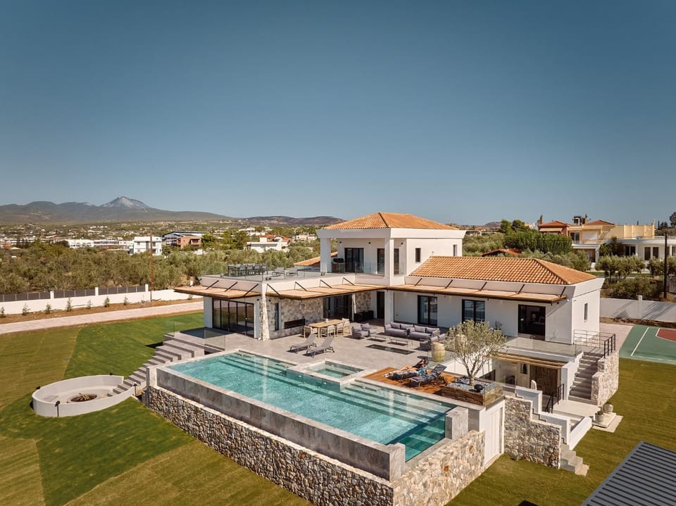 Property building, Patio, Day, Natural landscape, Mountain view, Pool view, Swimming pool, sunbed