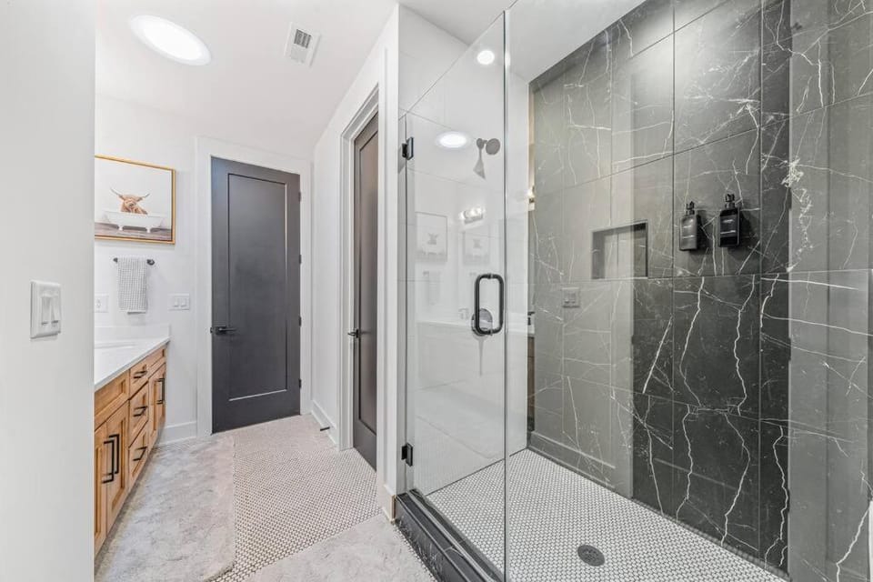 Modern 4BR Uptown Oasis! House in Charlotte