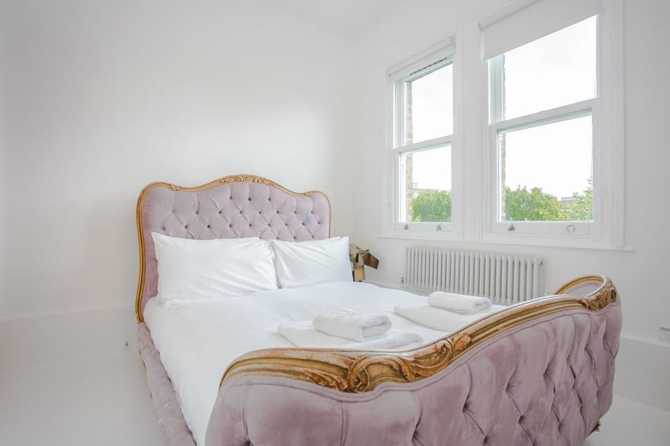 HUGE 5 storey 4 bed Terraced family home in Queens park House in City of Westminster