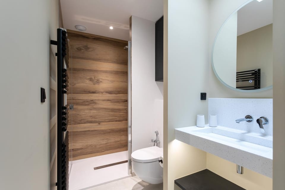 Bathroom, Living room