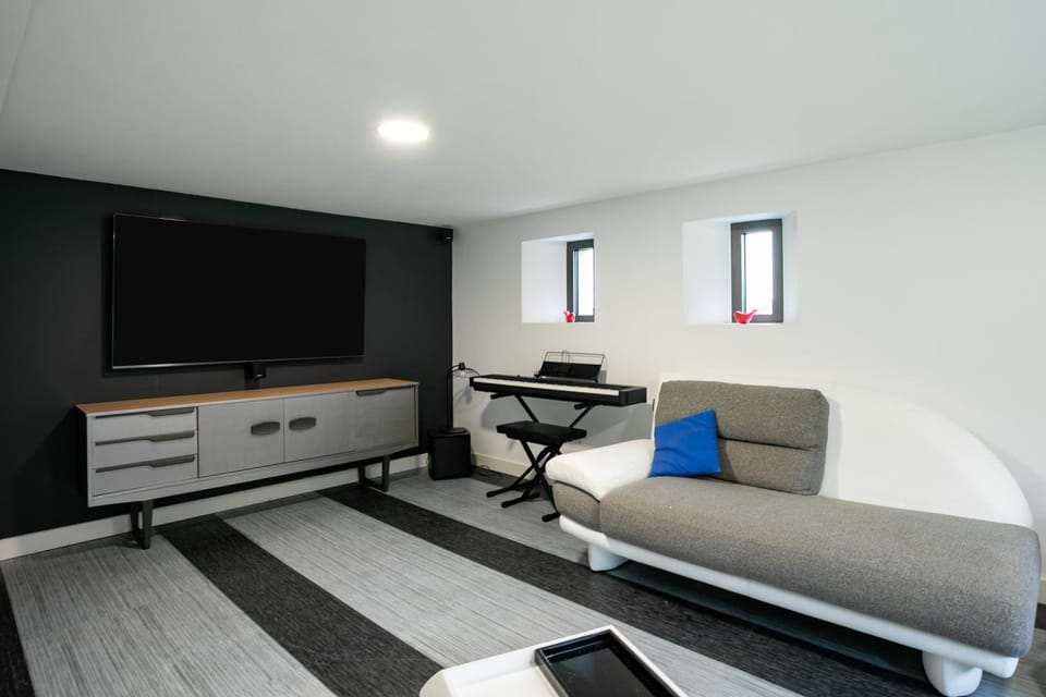 Property building, Living room