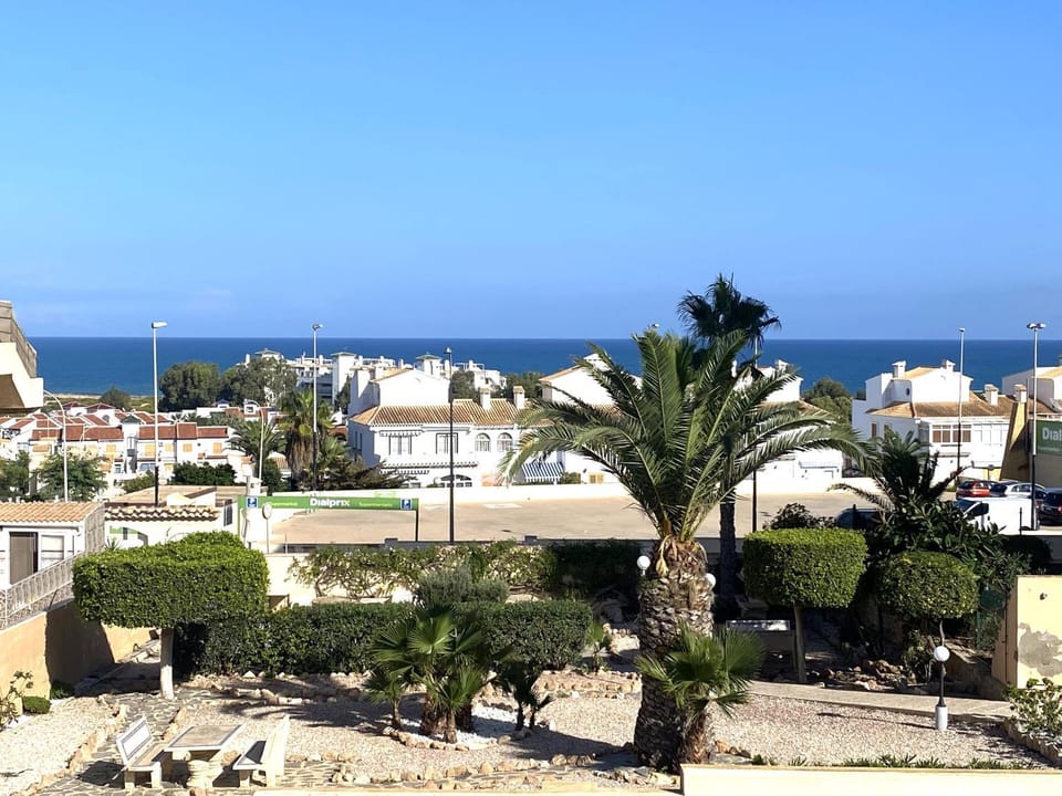 Neighbourhood, Sea view, Location