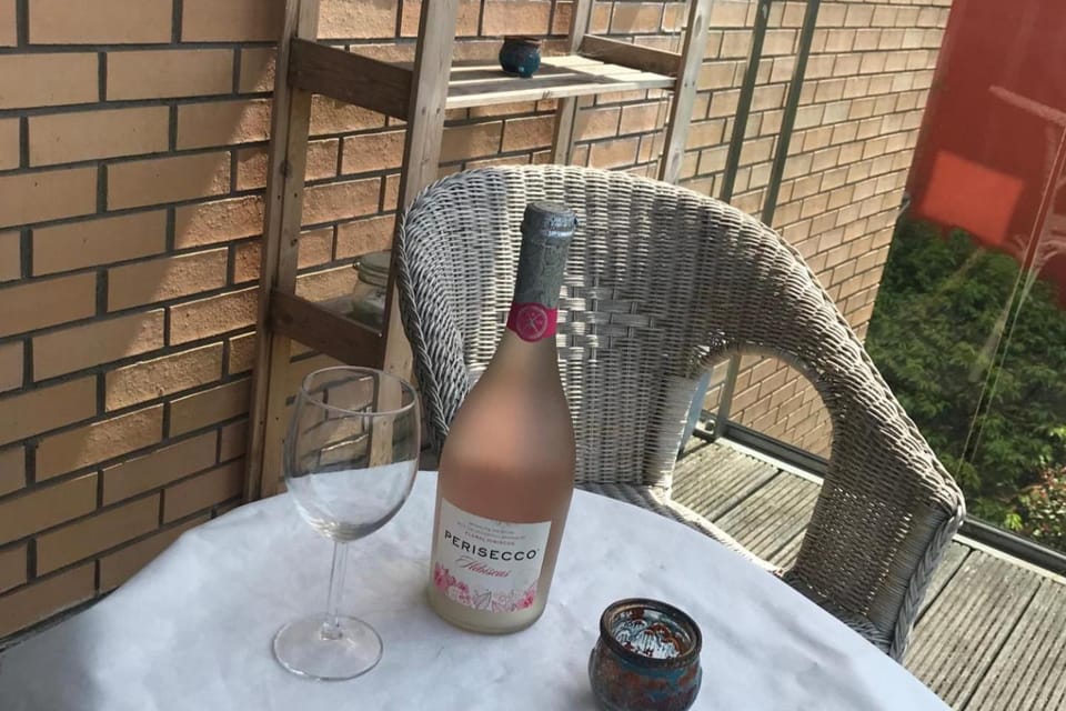 Central Dublin 2-Bed Apartment -Sleeps 5 & Parking Apartment in Dublin