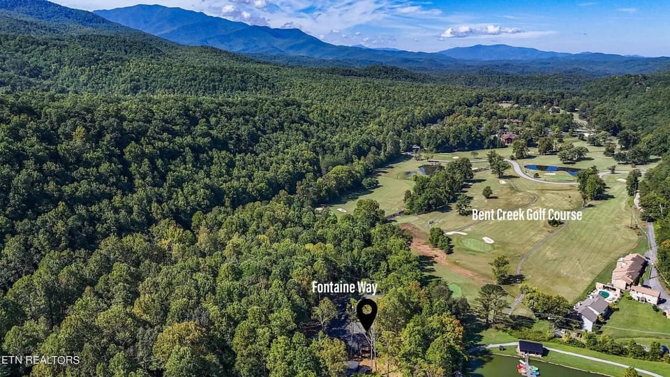 Creekside Splash, Free Attraction Tickets, Private Indoor Pool, Theater Room, Game Area, Firepit!!! Chalet in Gatlinburg