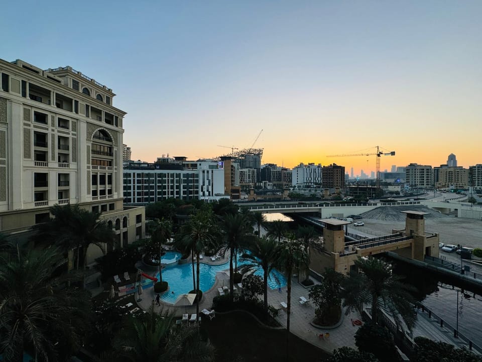 Nearby landmark, Day, Natural landscape, City view, Lake view, Pool view, River view, Swimming pool, Sunrise, Sunset
