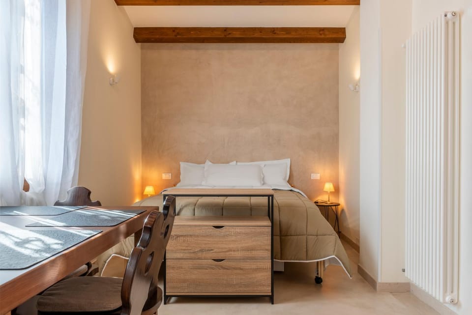 Bed, TV and multimedia, Bedroom, air conditioner