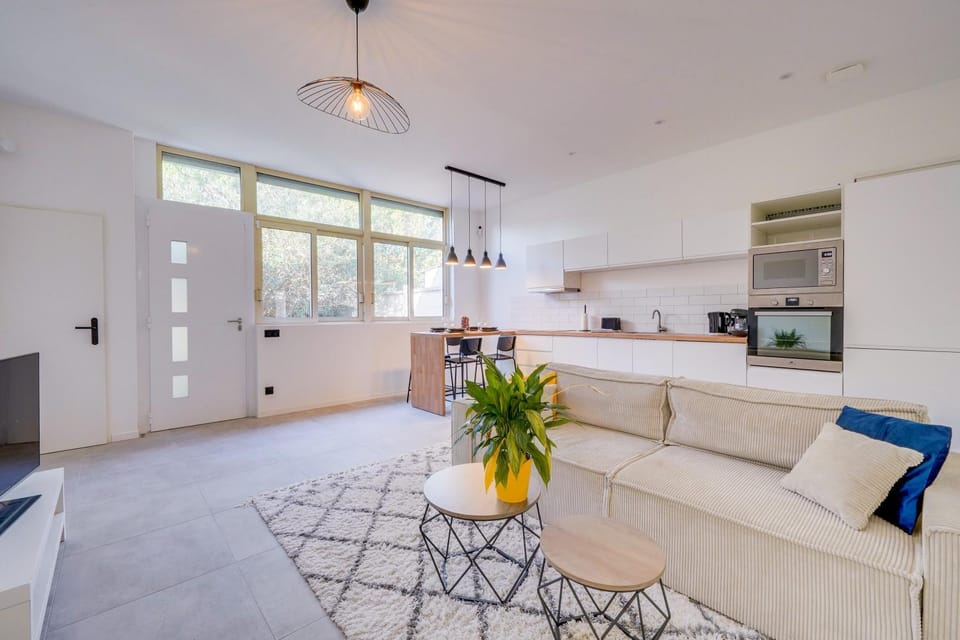 Kitchen or kitchenette, Living room