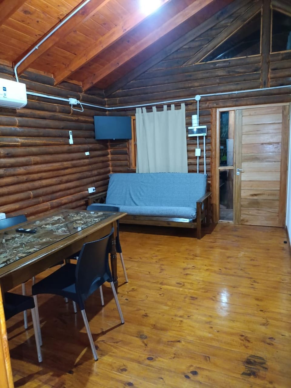 TV and multimedia, Living room, Dining area, air conditioner