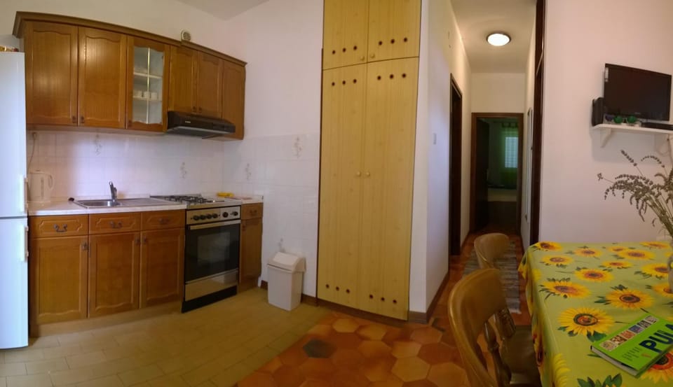 TV and multimedia, Kitchen or kitchenette, Living room, Dining area