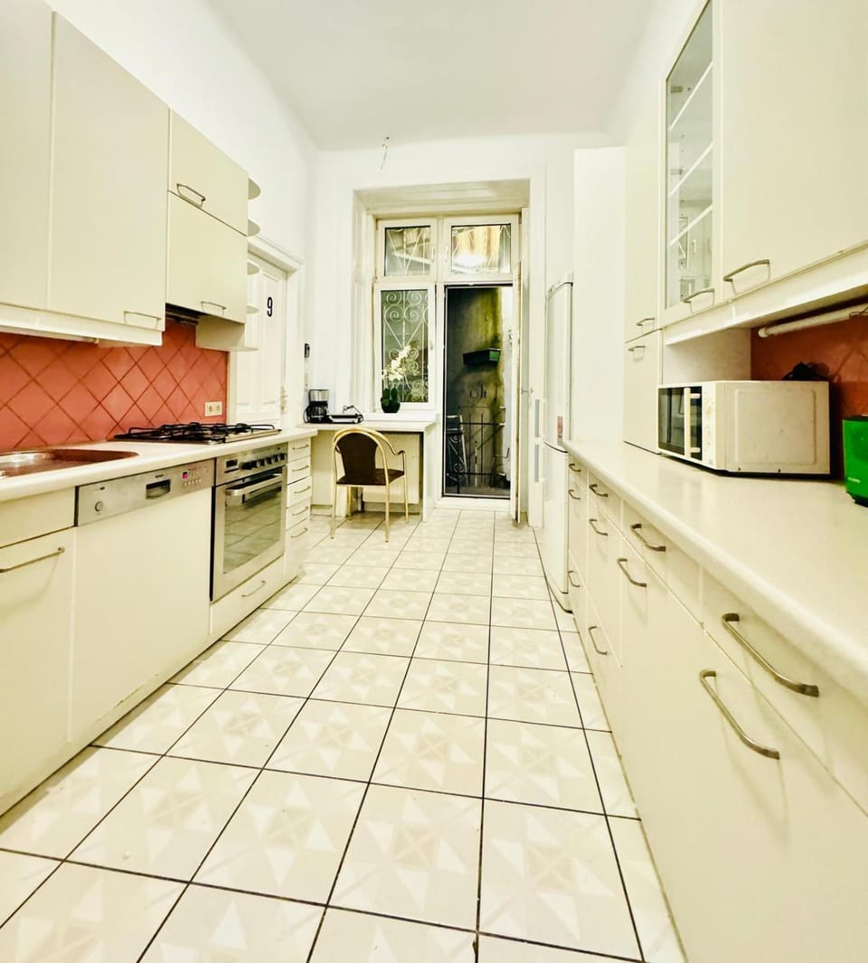 Kitchen or kitchenette, oven, stove