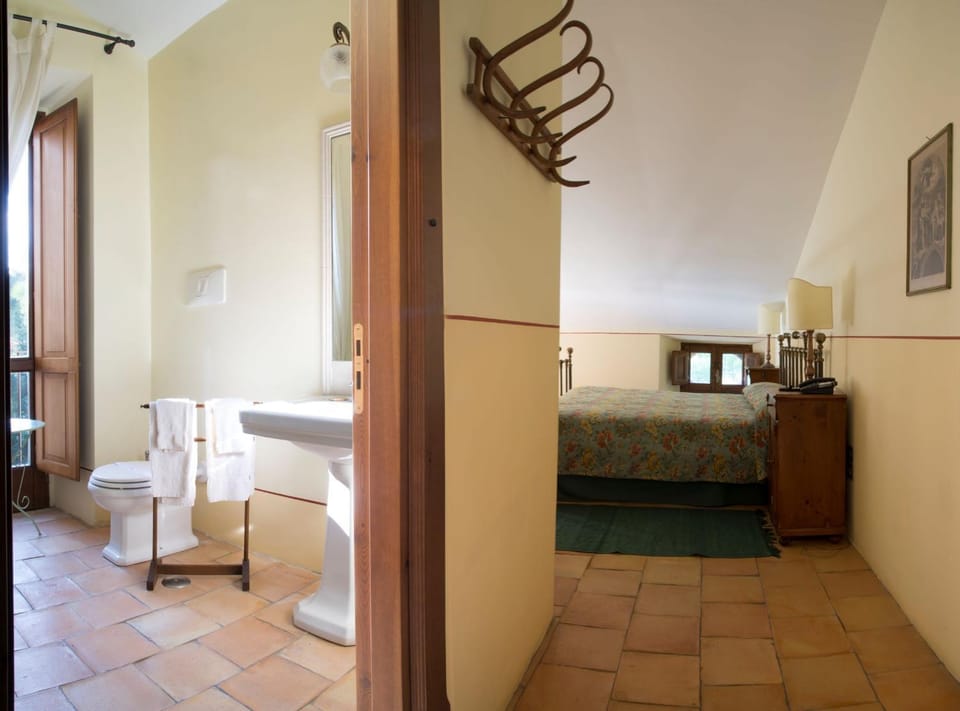 Bed, Photo of the whole room