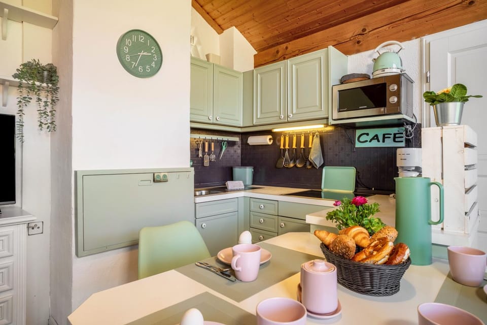 Kitchen or kitchenette, Living room